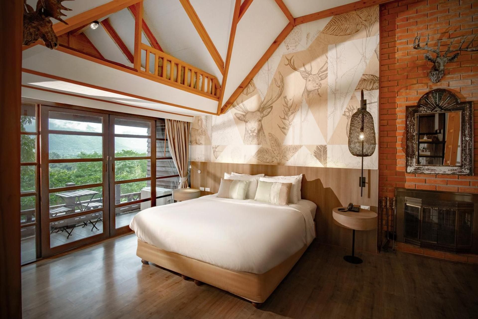 Issara Boutique Winery Hotel Tree House Suite 8