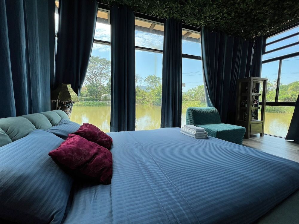 Glass House 1King Bed
