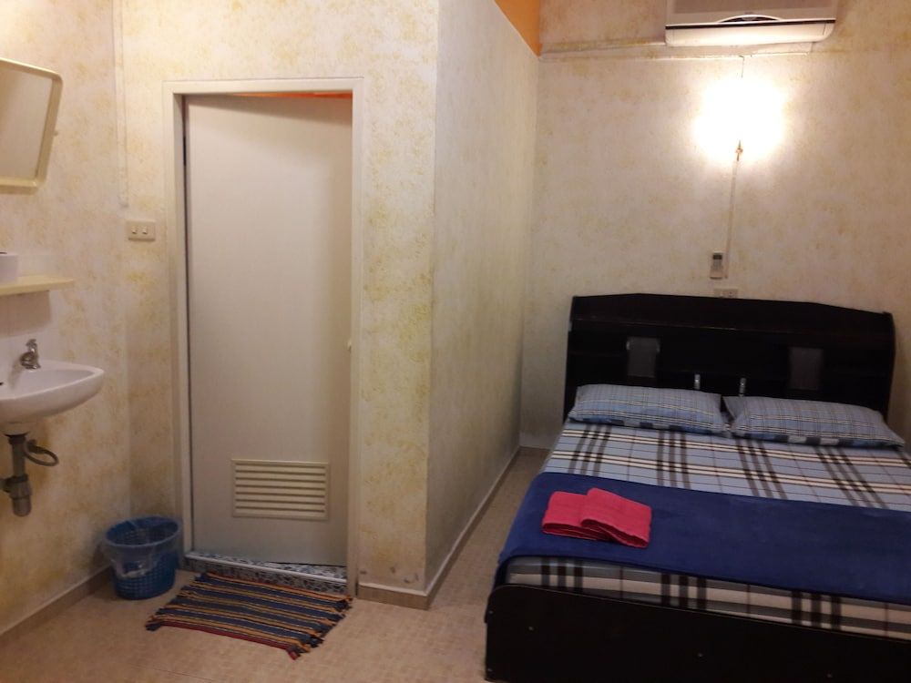 JP Hometel Standard Double Room - No TV 12