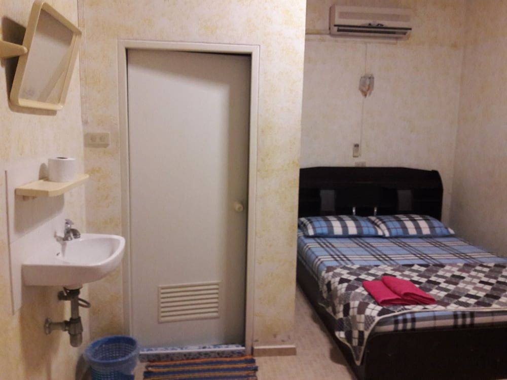 JP Hometel Standard Double Room - No TV 19