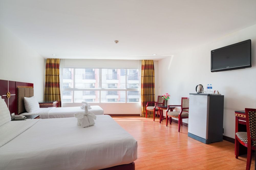 Jomtien Hisotel Standard Twin Room 2