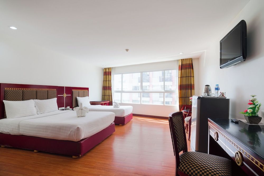 Jomtien Hisotel Standard Twin Room