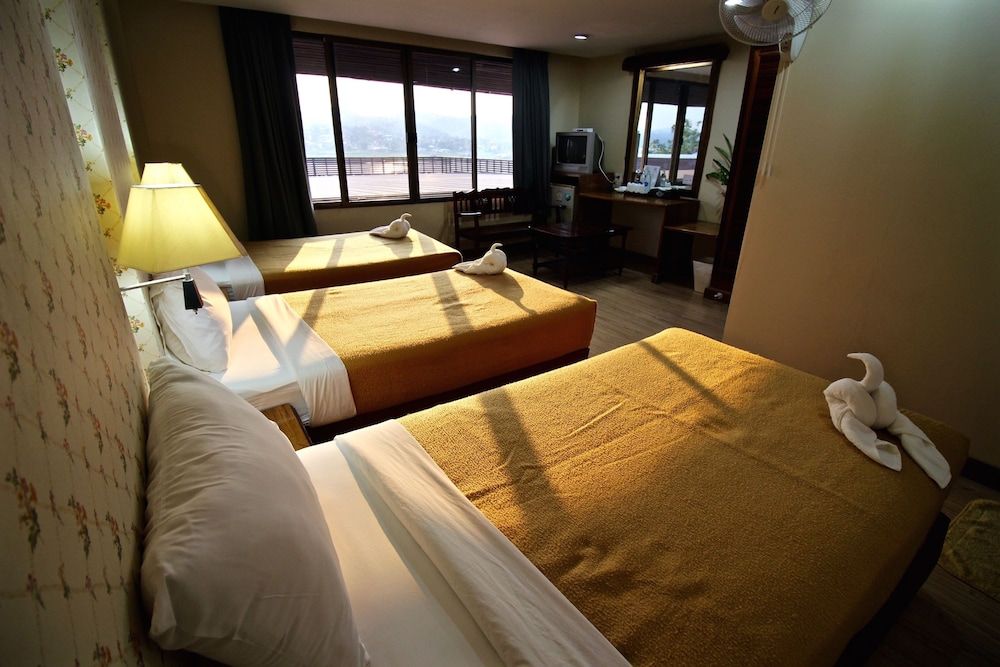 Phornpailin Riverside Resort Triple Room 3