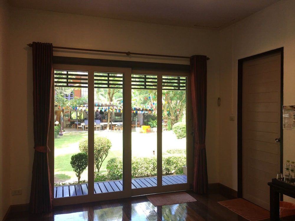Baan Phor Bangkontee Superior Double Room 4