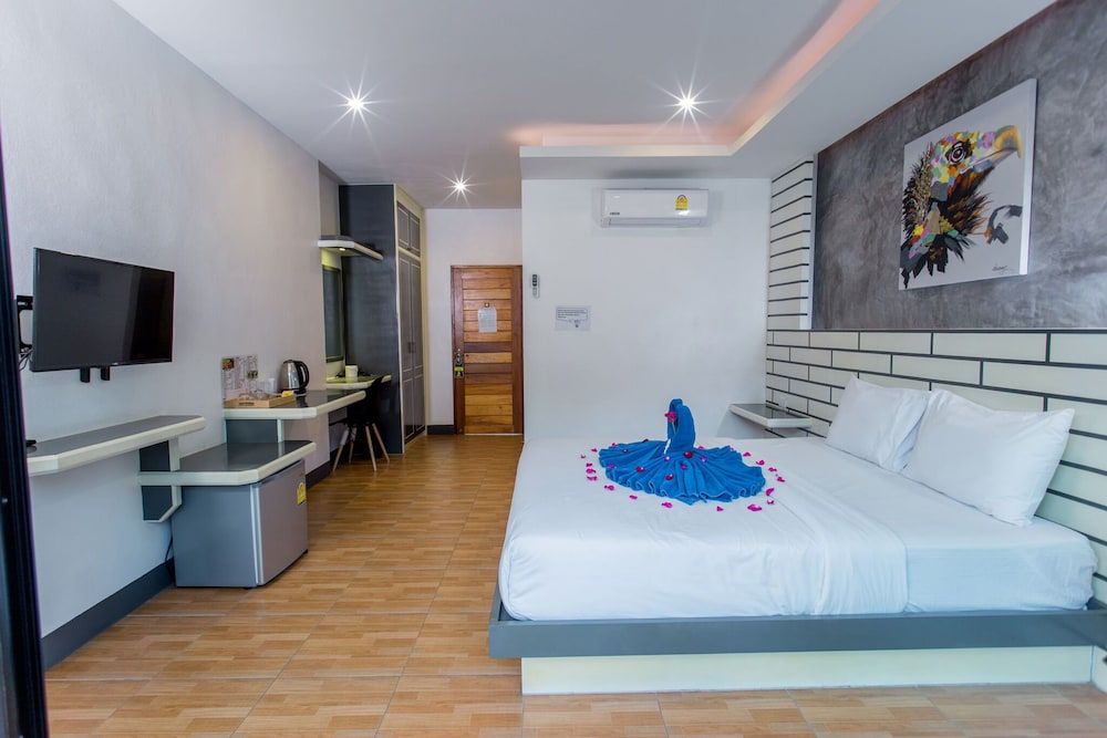 The Ozo Koh Tao Superior Double Room, Pool View 2