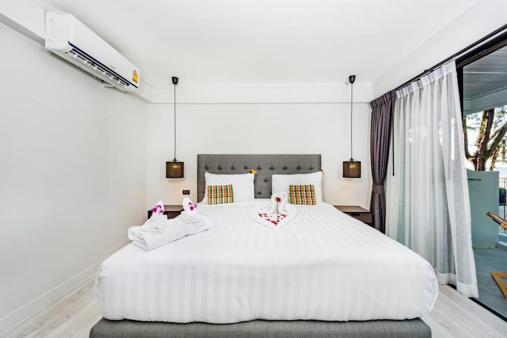 Thai Kamala Beach Front Superior Double Room Sea View 11