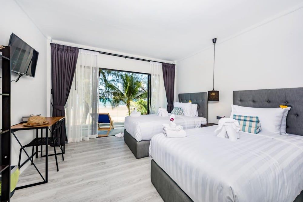 Thai Kamala Beach Front Superior Double Room Sea View 9