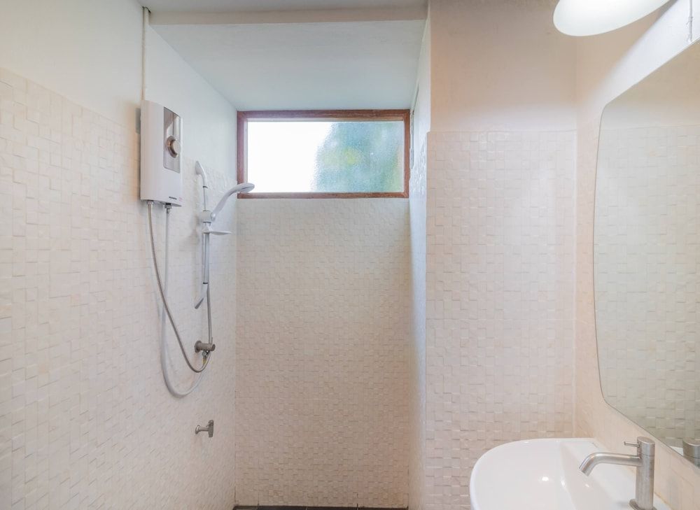 The Old City Wall Inn Superior Triple Room, Multiple Beds, Garden View 8