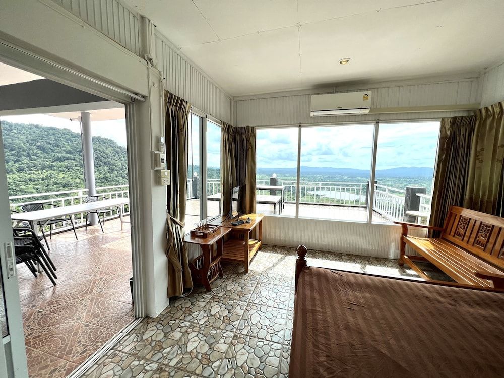 Seemok Resort Room for 4 People 9