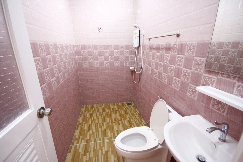 Hi Tech Resort Family Room 8