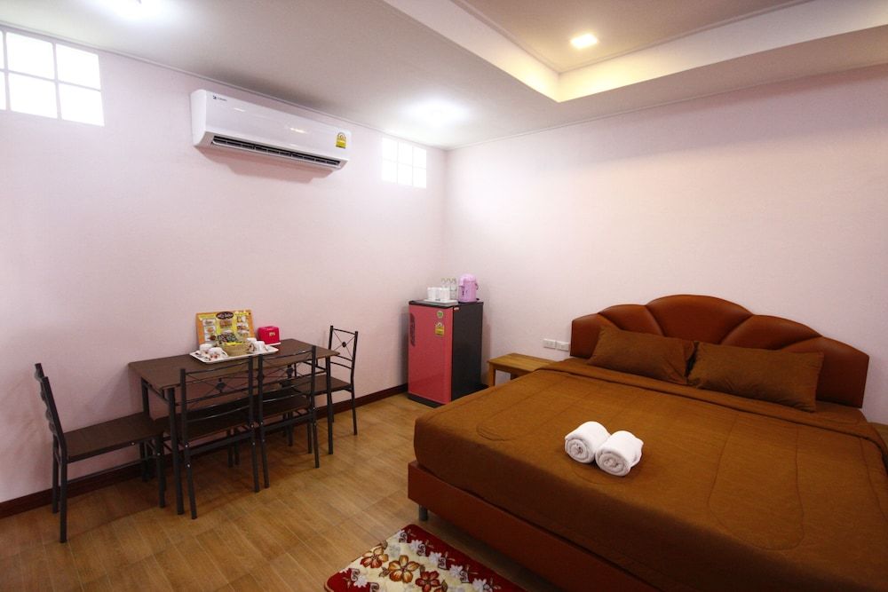 Hi Tech Resort Family Room 4