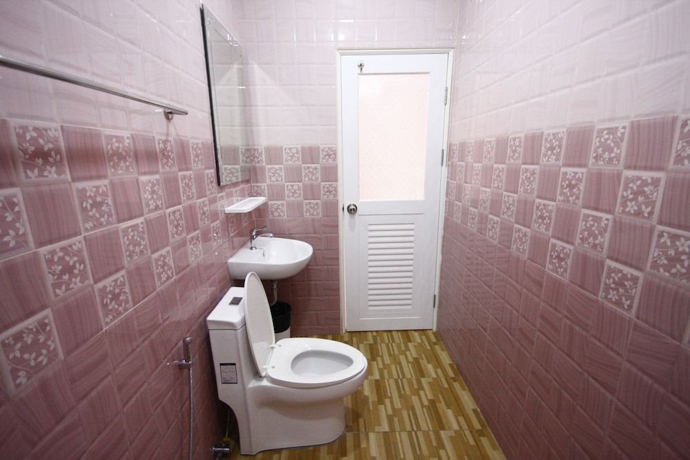 Hi Tech Resort Family Room 9