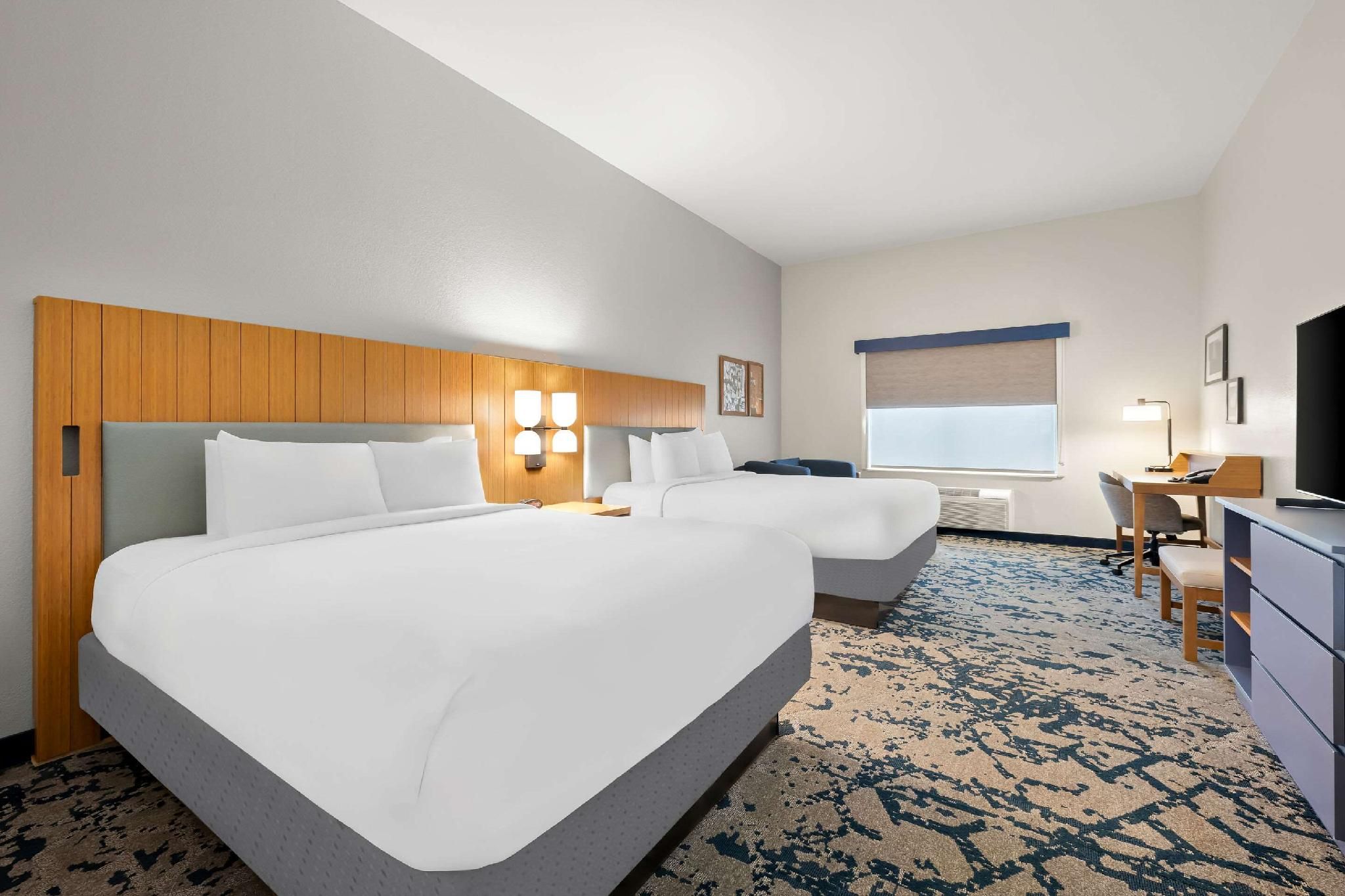 2 Queen Beds, Suite, Nonsmoking