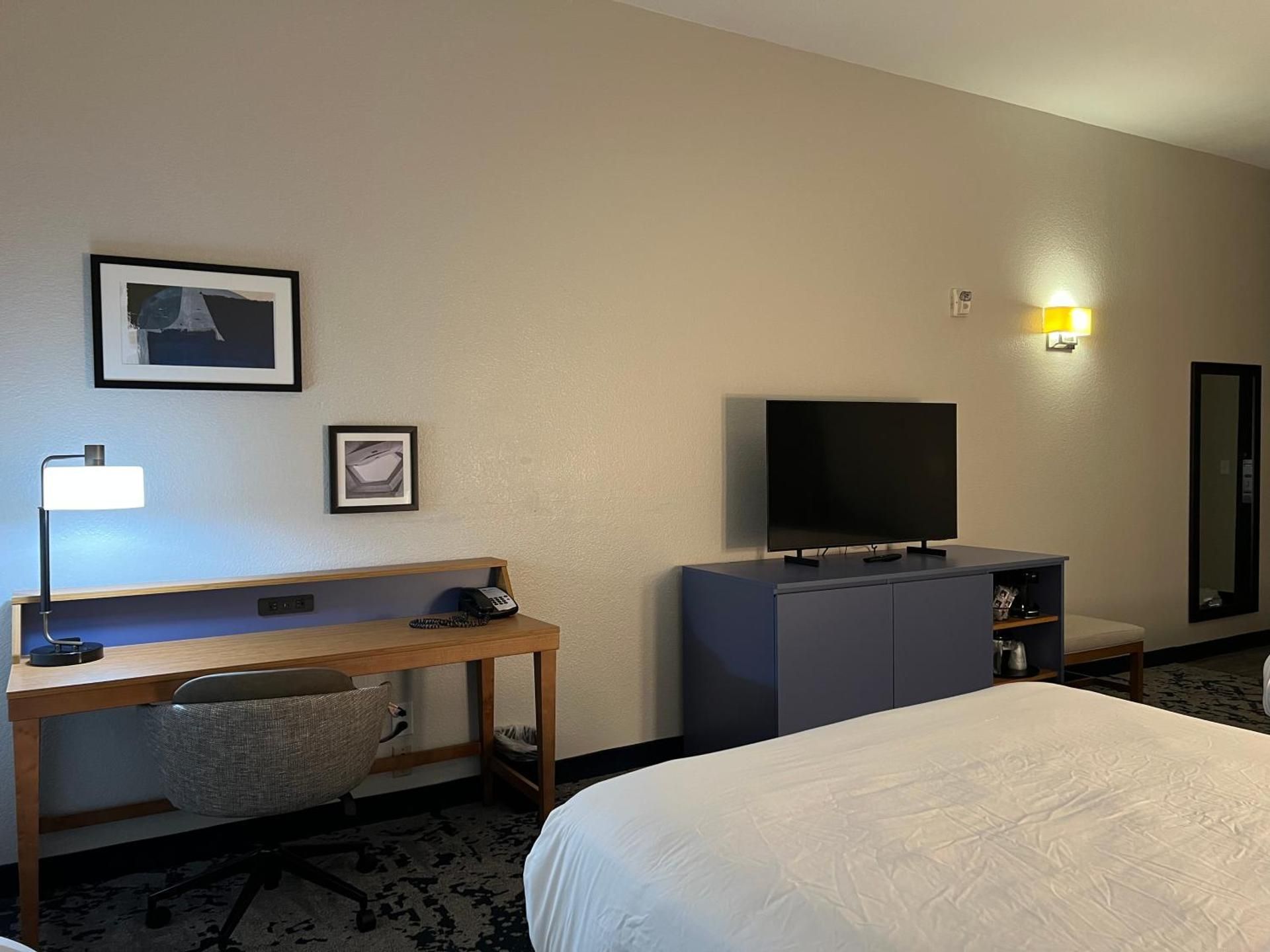 King Room with Tub - Disability Access/Non Smoking/Interior Hall