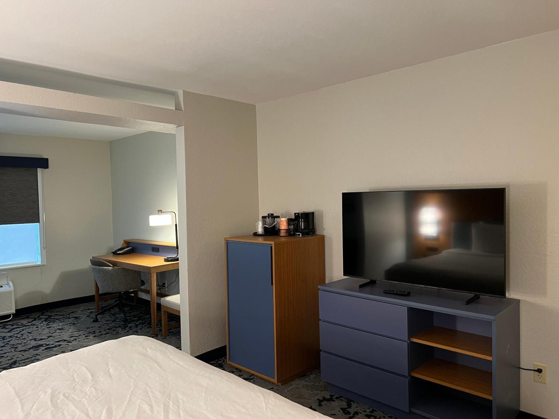 King Suite with Sofa bed - Non Smoking/Interior Hall