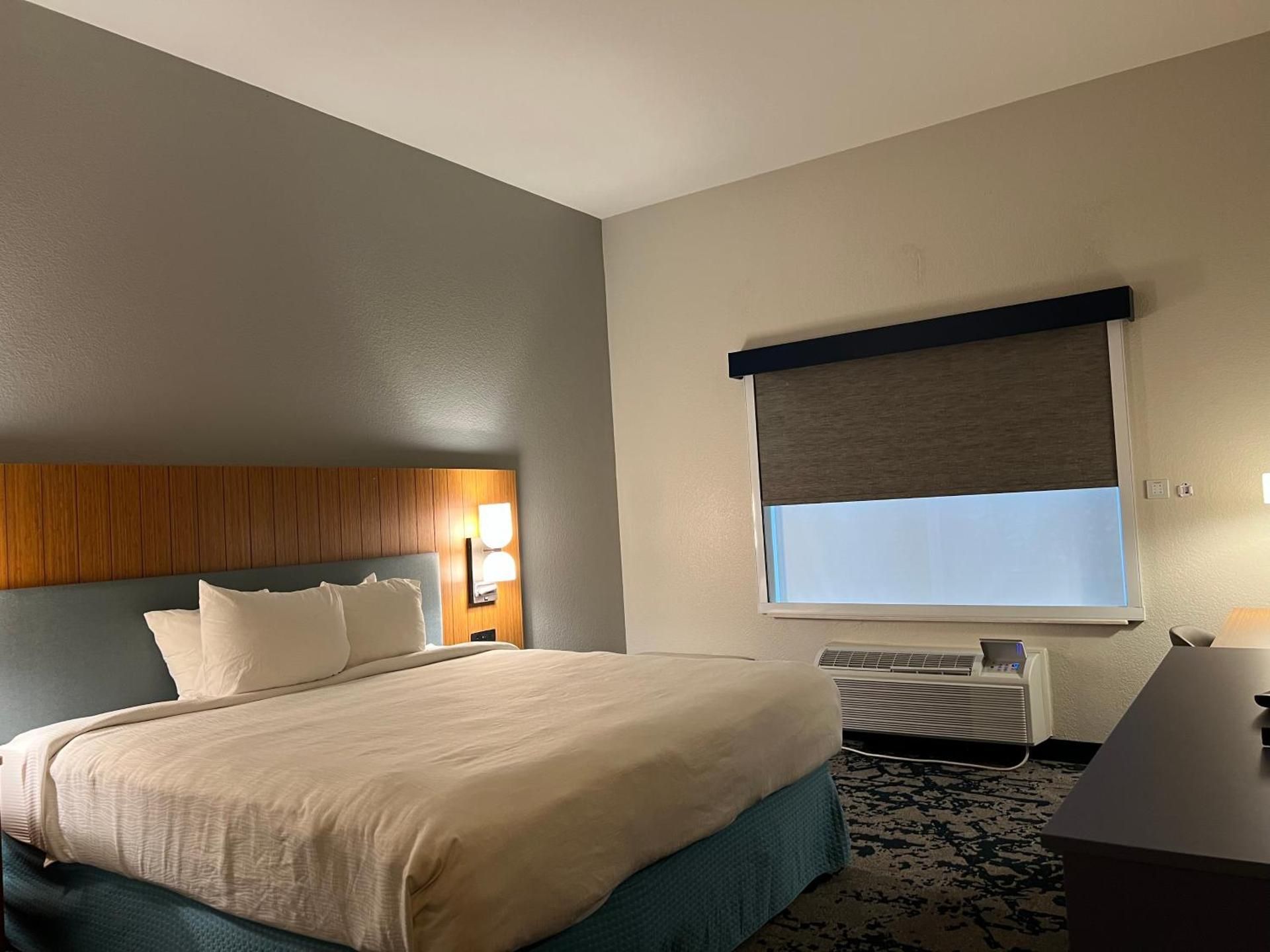 King Room with Tub - Disability Access/Non Smoking/Interior Hall