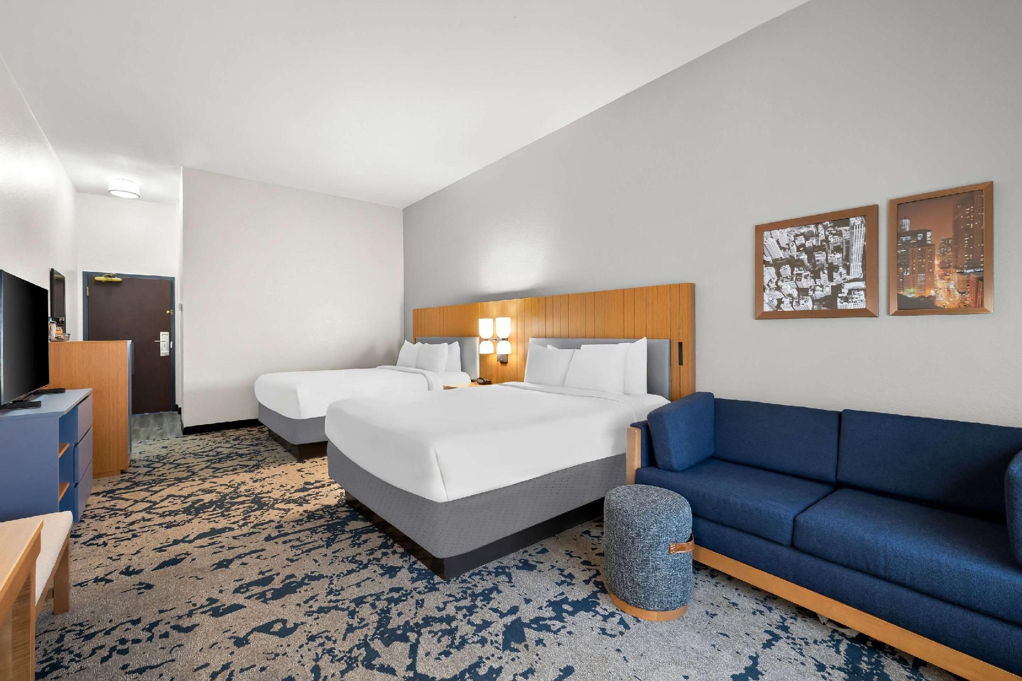 2 Queen Beds, Suite, Nonsmoking