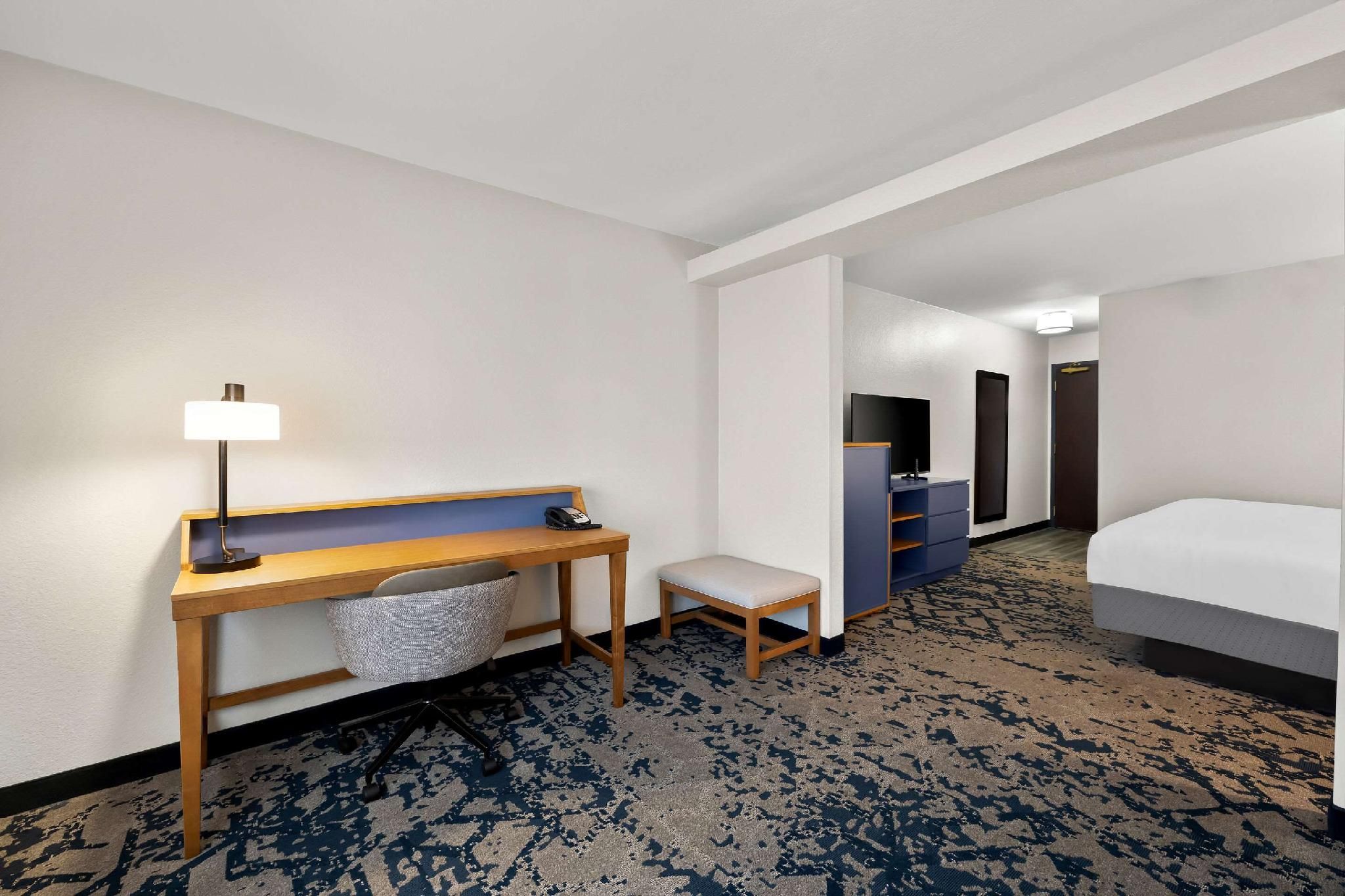 1 King Bed, Suite, Nonsmoking