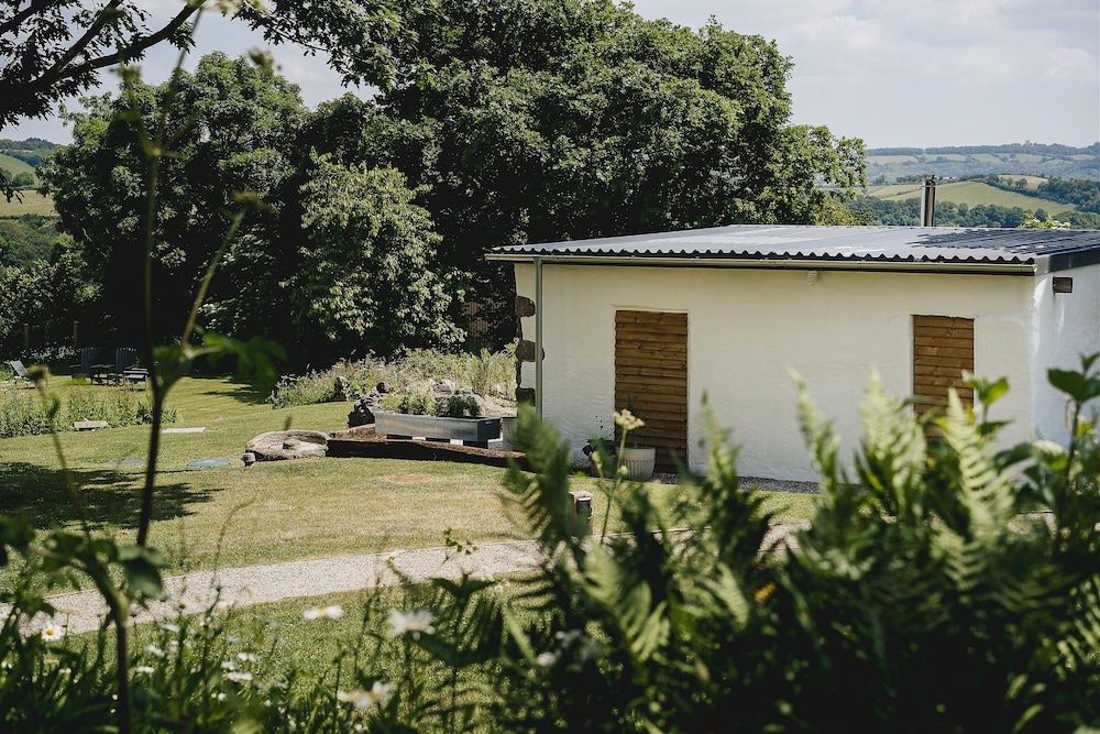 Weeke Barton Deluxe Studio, 1 King Bed, Garden View, Garden Area (Kota) 4