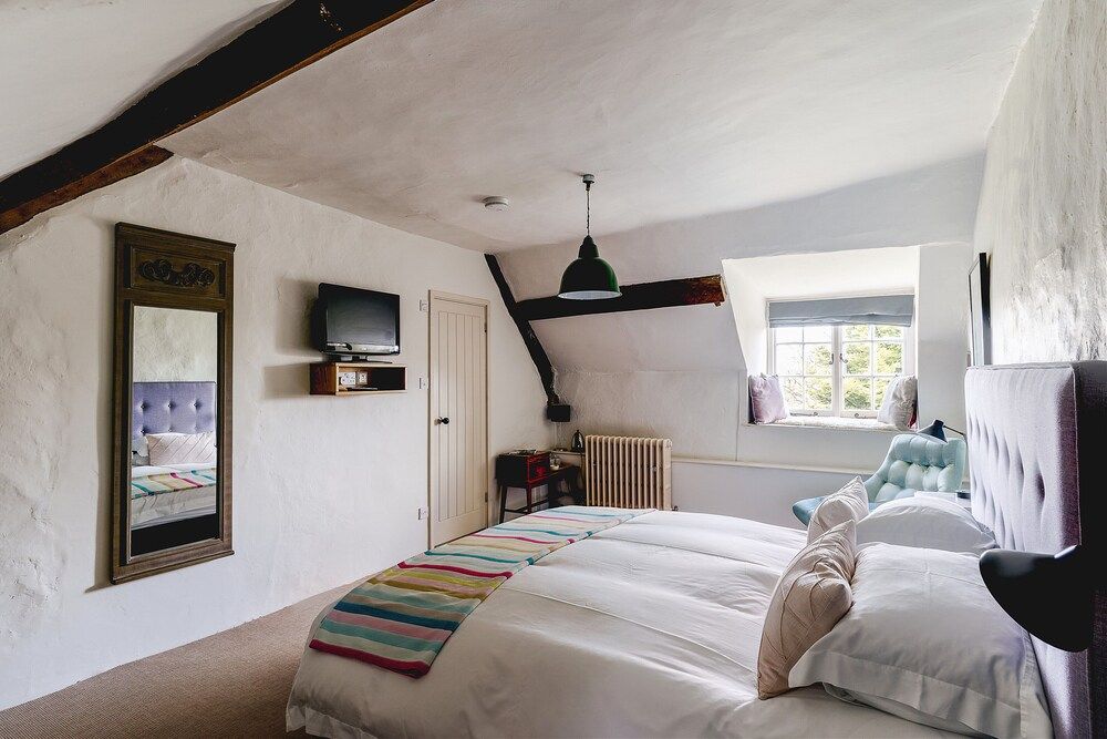 Deluxe, King, Garden or Valley View