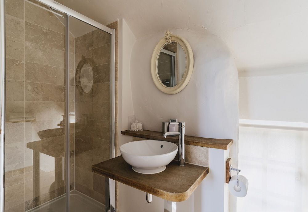 Weeke Barton Classic Double Room, 1 Queen Bed (Otis) 6