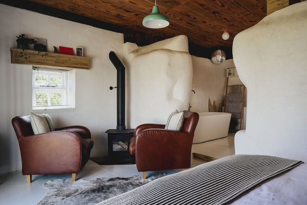 Weeke Barton Deluxe Studio, 1 King Bed, Garden View, Garden Area (Kota) 2