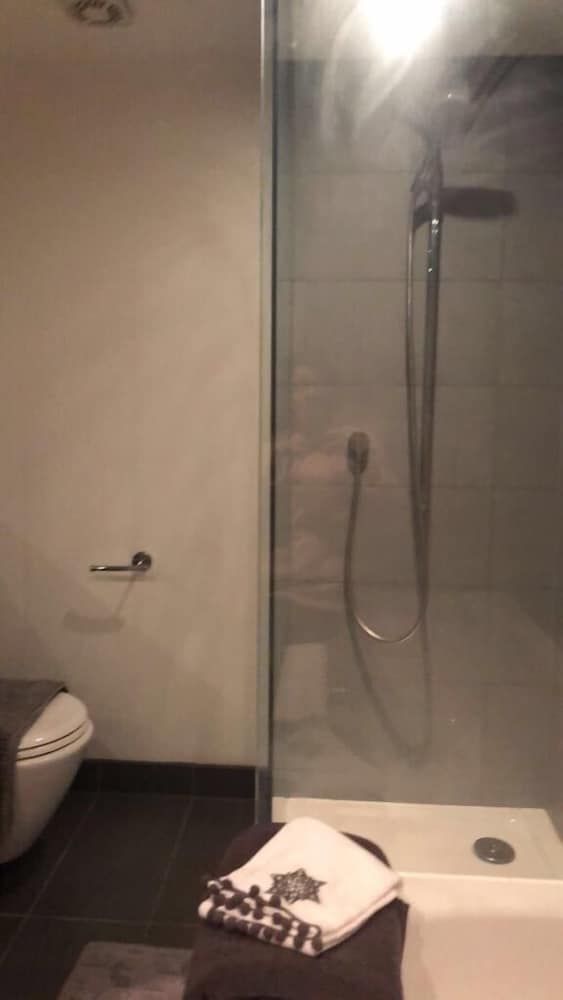 Zulu Mews Double Room, Ensuite 7