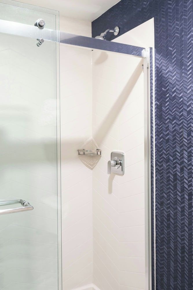 Room, 2 Queen Beds (Mobility Accessible, Tub)