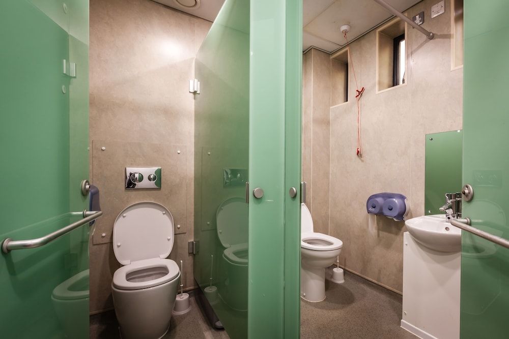 LSE Rosebery Hall - Campus Accommodation Standard Twin Room, 2 Twin Beds, Shared Bathroom 9