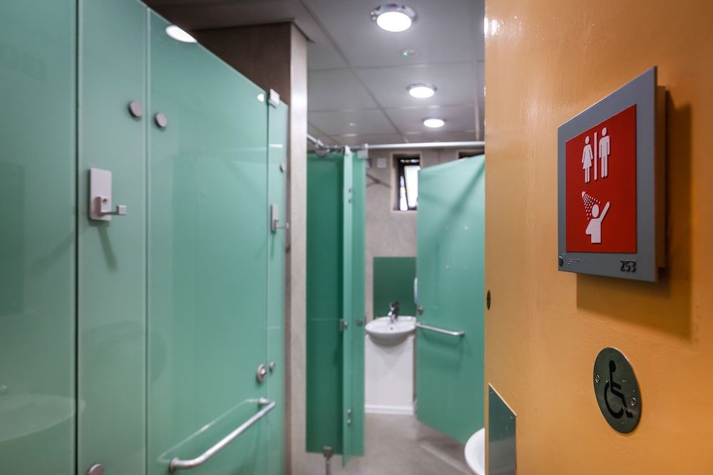 LSE Rosebery Hall - Campus Accommodation Standard Twin Room, 2 Twin Beds, Shared Bathroom 7