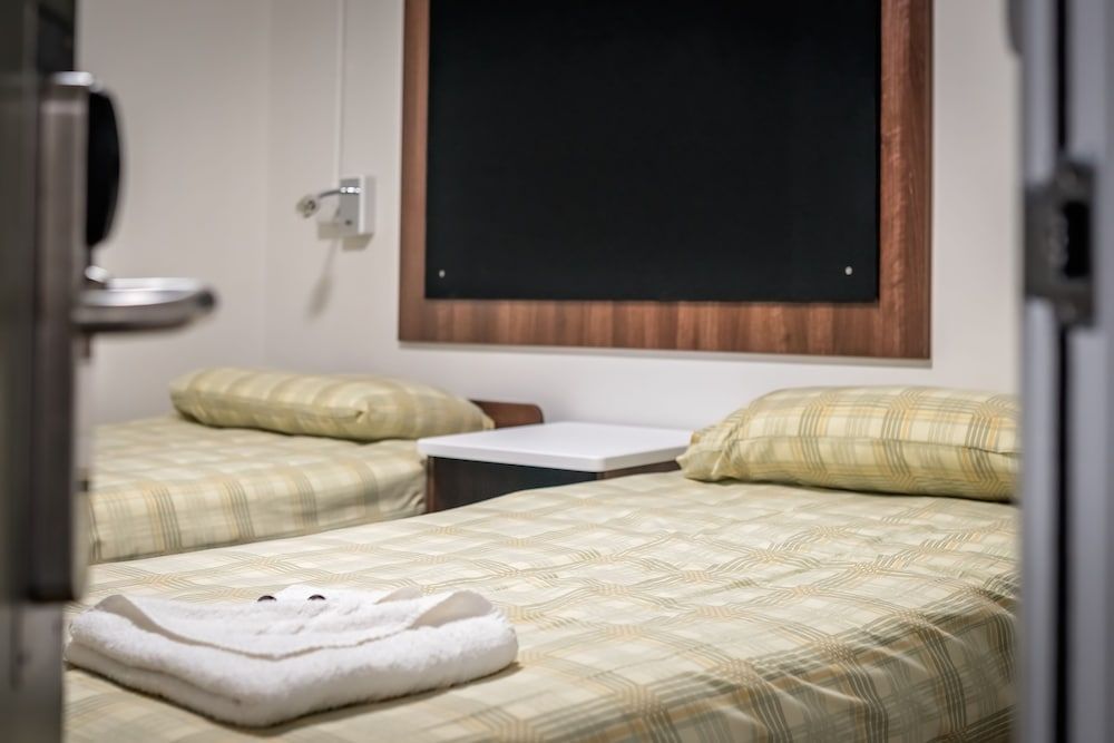 LSE Rosebery Hall - Campus Accommodation Standard Twin Room, 2 Twin Beds, Shared Bathroom 6