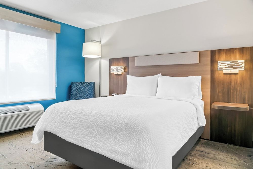 Standard Room, 1 Queen Bed