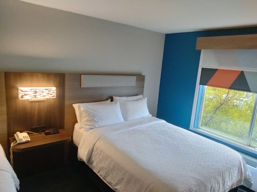 Standard Room, 1 King Bed, Accessible, Non Smoking (Communications)