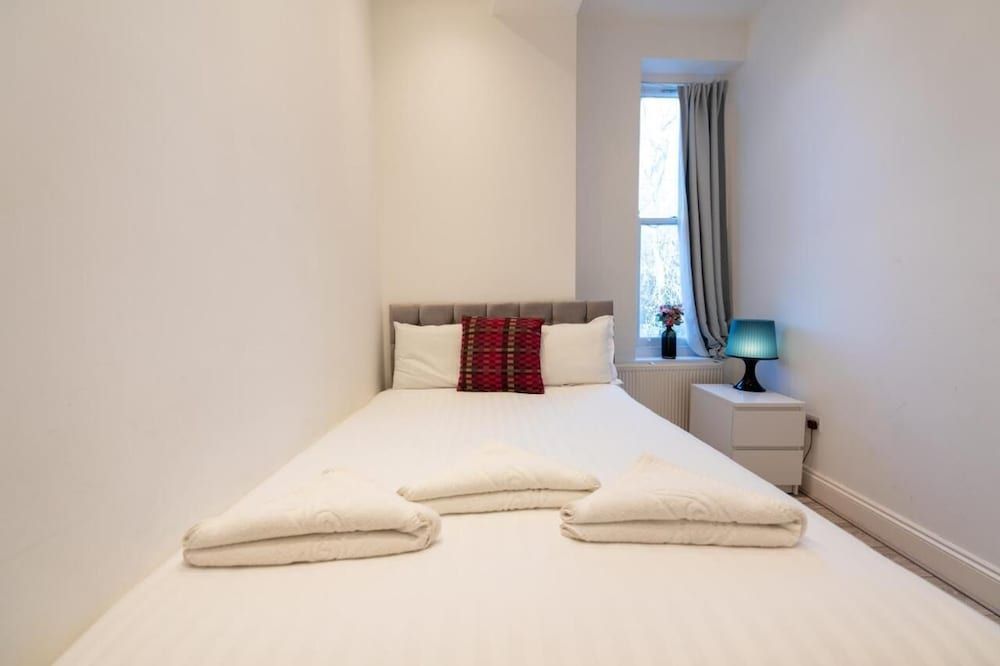 undefined Grand Apartments Fulham Palace 3