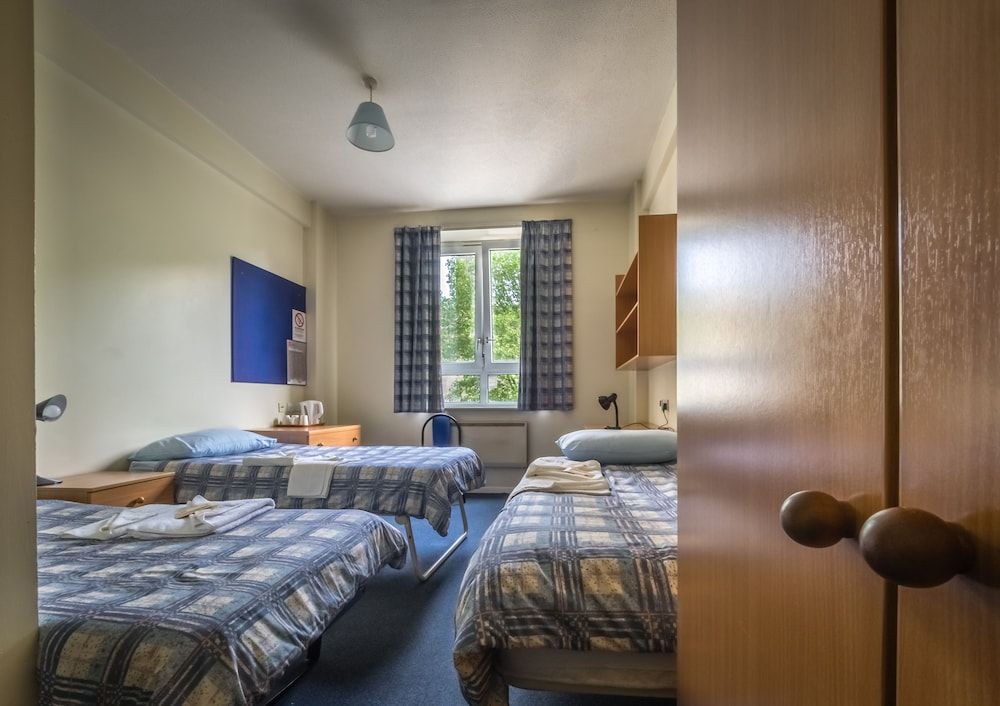 LSE Bankside House - Campus Accommodation Basic Triple Room, 3 Twin Beds 4