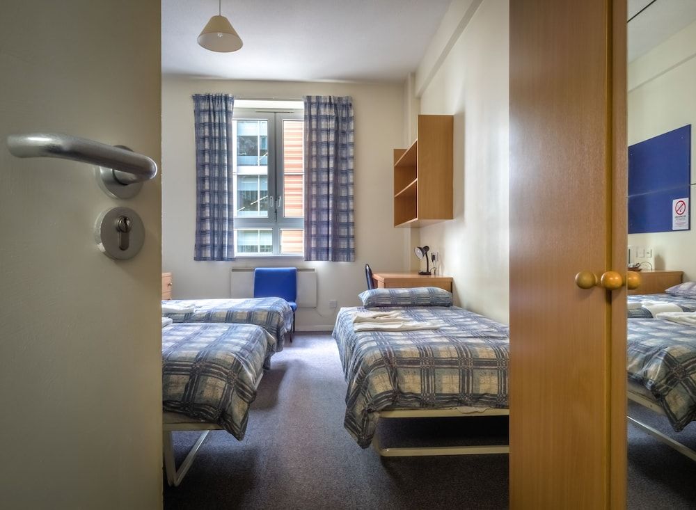 LSE Bankside House - Campus Accommodation Basic Triple Room, 3 Twin Beds 3