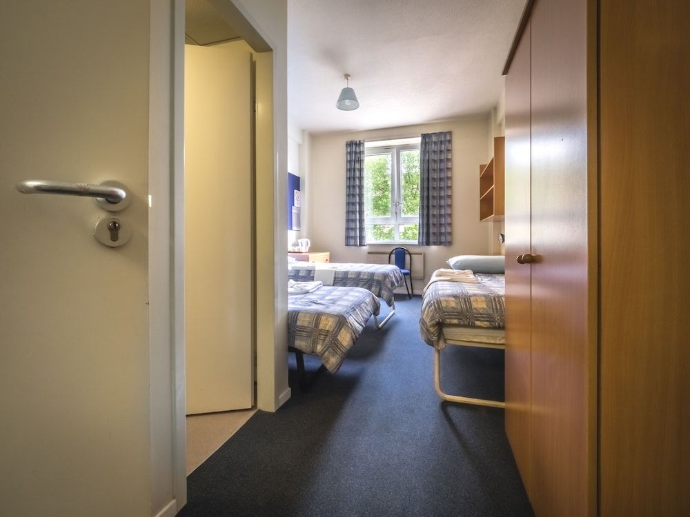 LSE Bankside House - Campus Accommodation Basic Triple Room, 3 Twin Beds 7