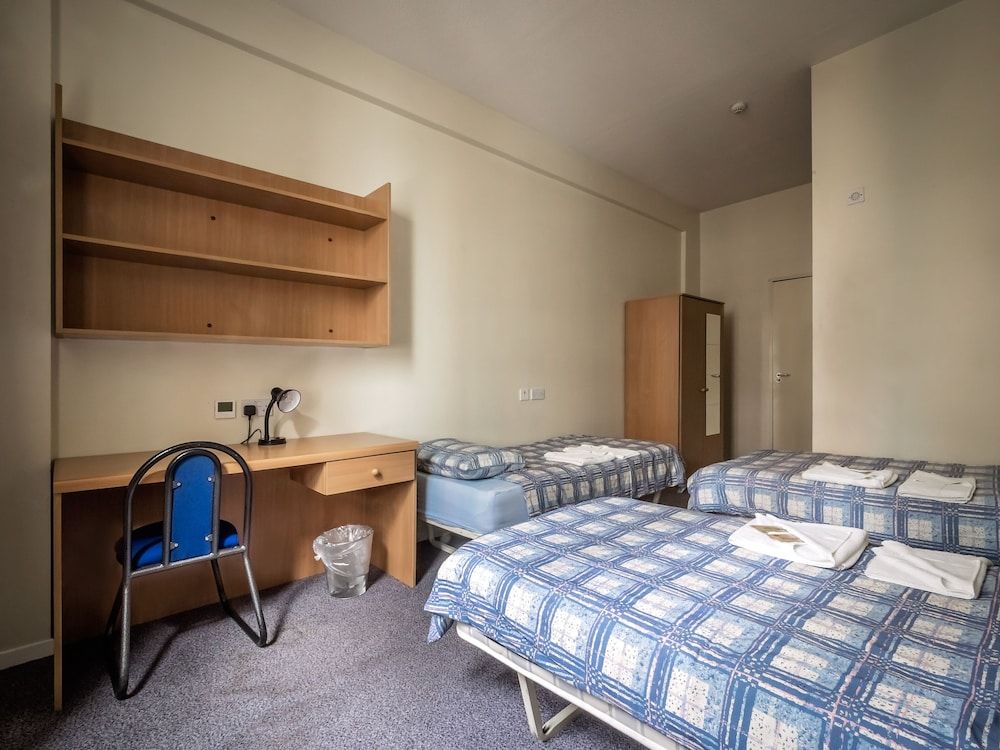 LSE Bankside House - Campus Accommodation Basic Triple Room, 3 Twin Beds 2