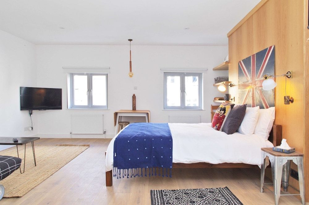 undefined The London Agent Fitzrovia Studio 3