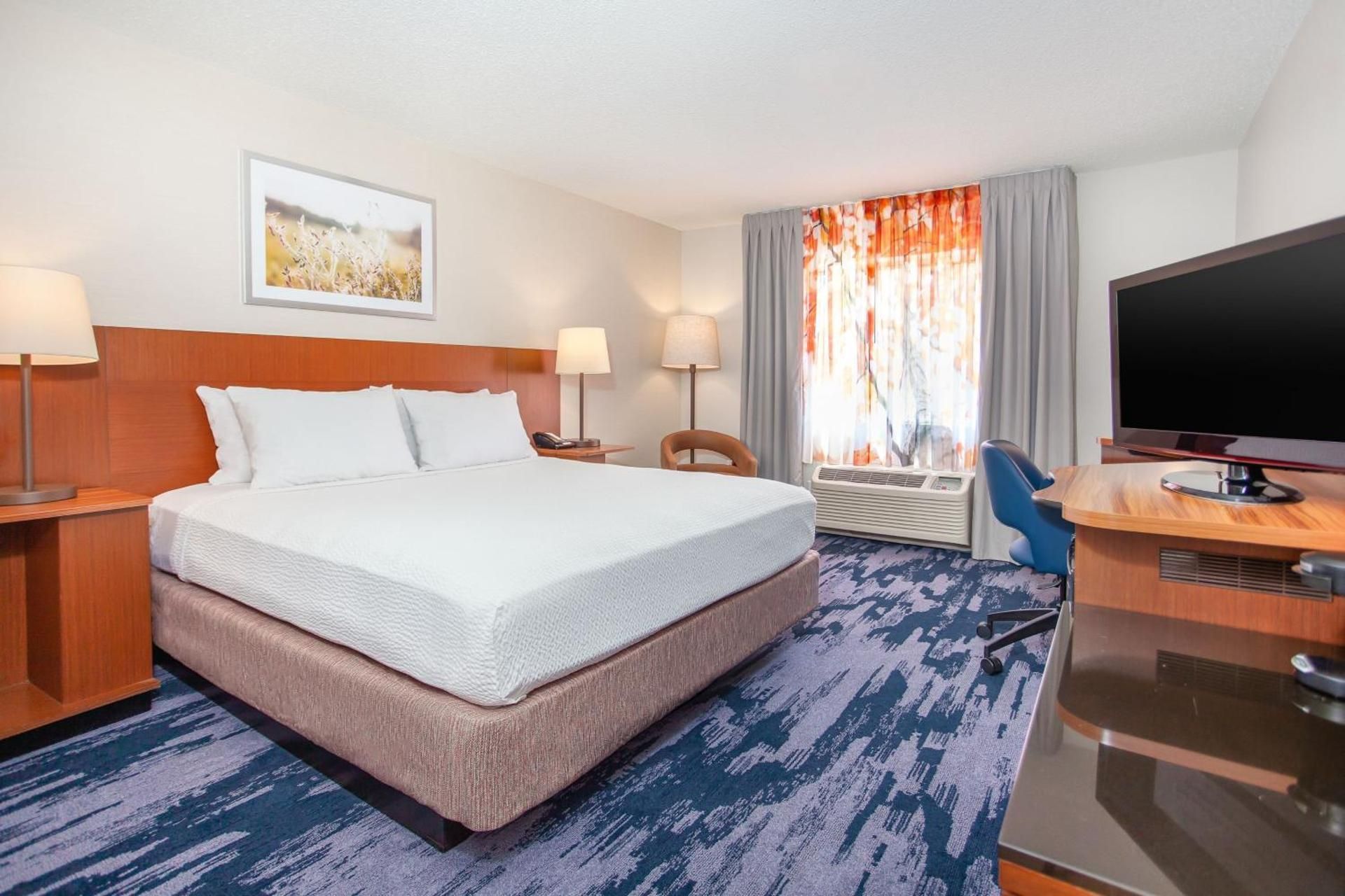 King Room with Roll-in Shower - Mobility and Hearing Accessible