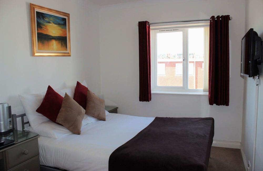 Double Room (Room9)