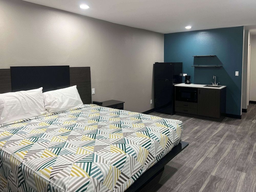 Standard Room, 1 King Bed, Accessible, Non Smoking