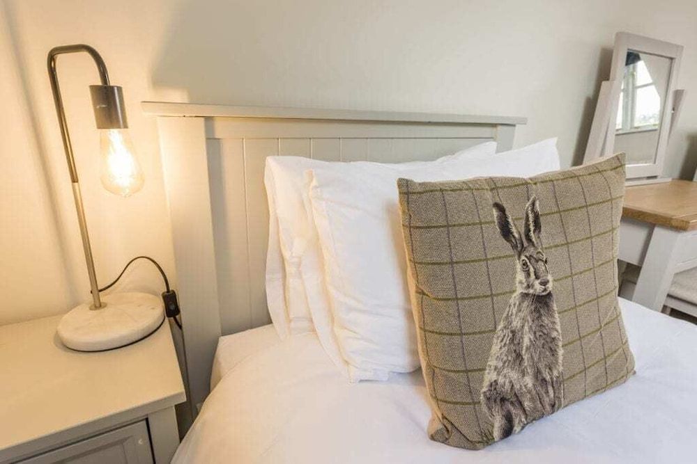 The Hopton Crown Superior Triple Room, Multiple Beds 2