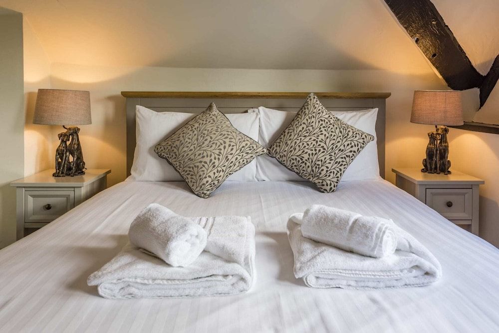 The Hopton Crown Classic Room, 1 King Bed, Bathtub 2