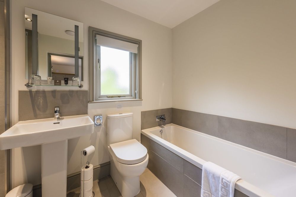 The Hopton Crown Deluxe Suite, 1 King Bed 3