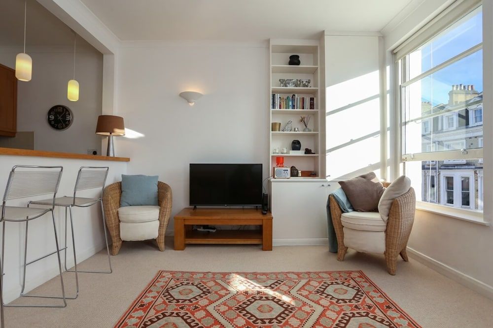 1 Bedroom Apartment in Notting Hill Accommodates 2 Apartment, 1 Bedroom 15