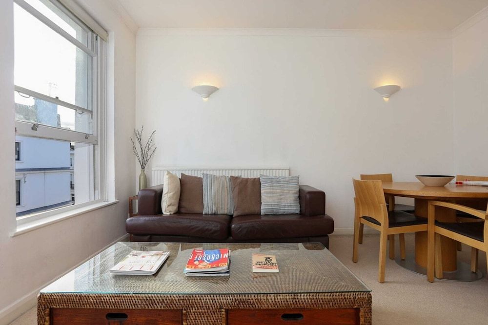 1 Bedroom Apartment in Notting Hill Accommodates 2 Apartment, 1 Bedroom 16