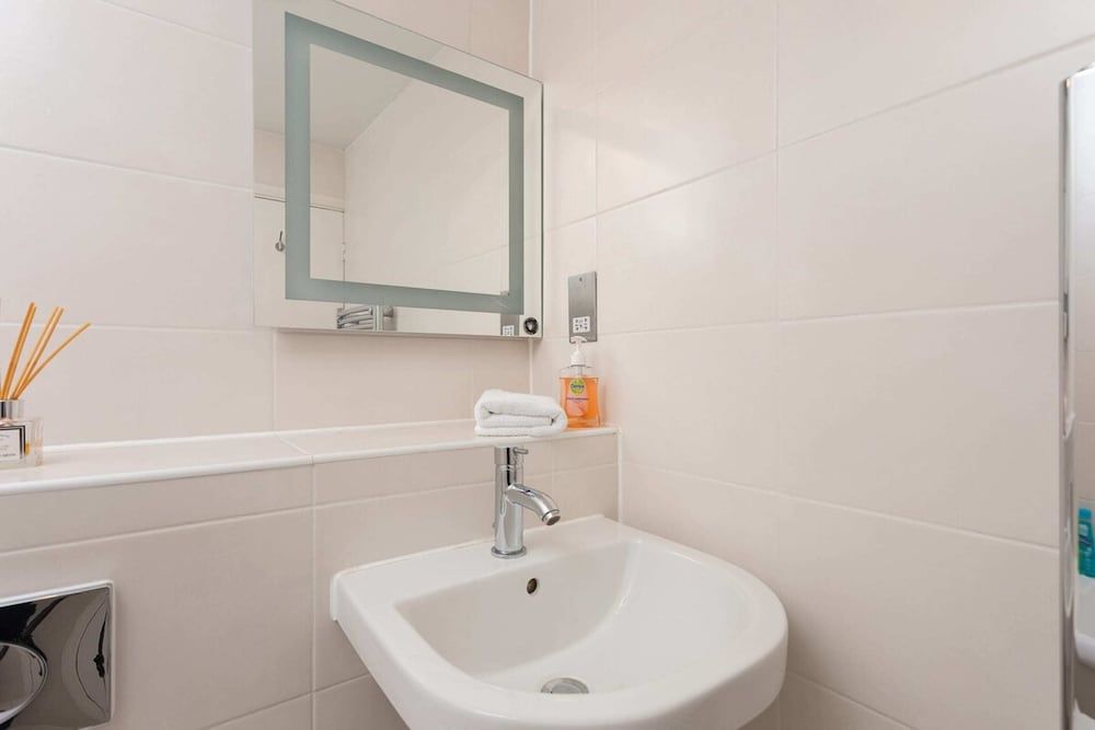 1 Bedroom Flat in South Kensington Apartment, 1 Bedroom 16