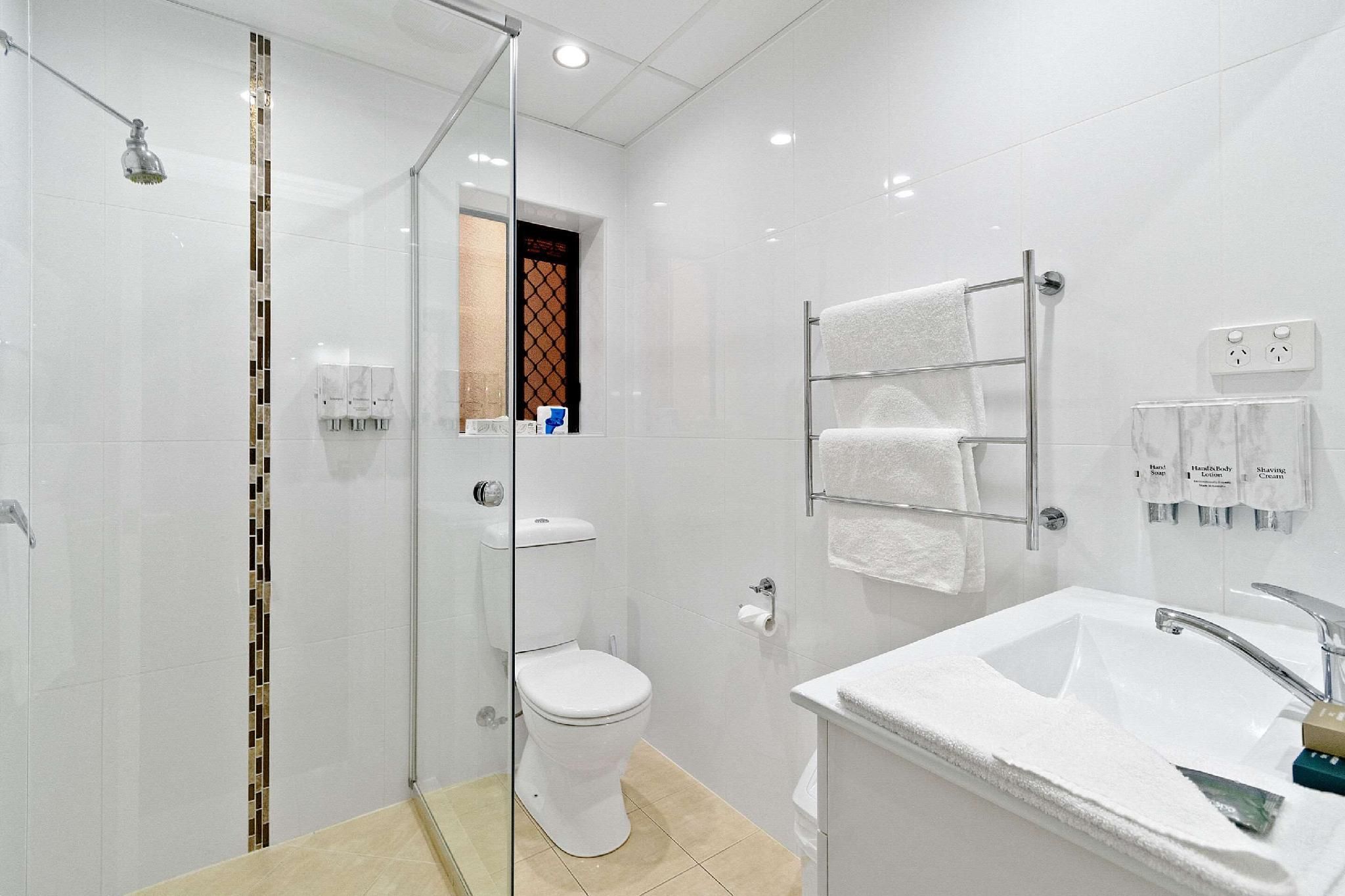 1 Queen Bed Suite Non-Smoking