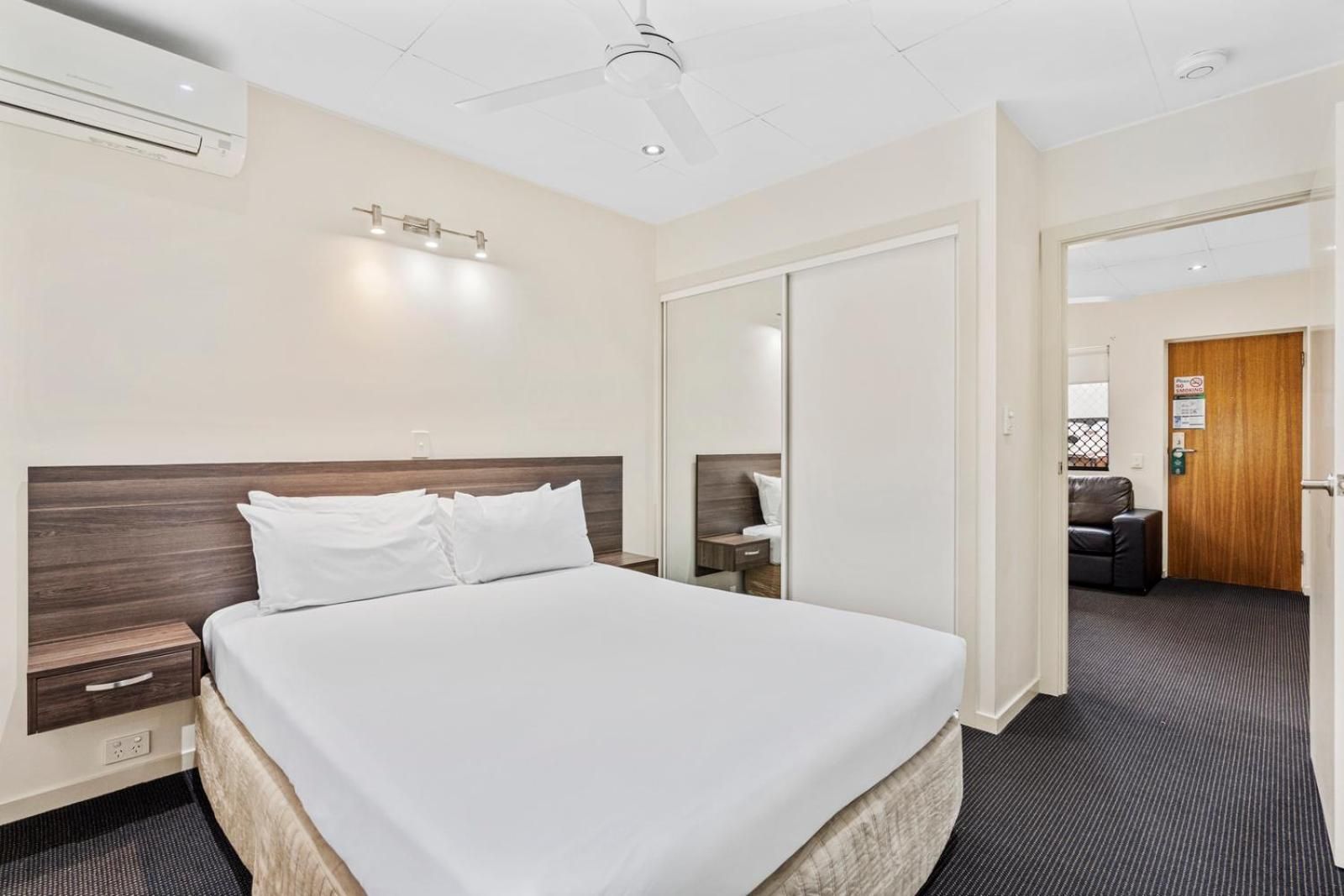 1 Queen Bed Suite Non-Smoking